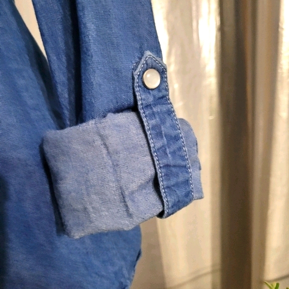 🌞4/$20 Lace Back Denim Shirt - Picture 4 of 7
